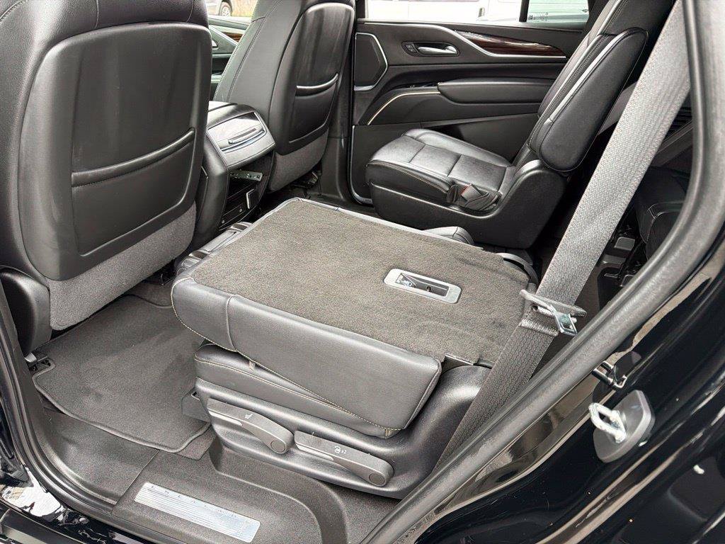 Used 2023 Cadillac Escalade Luxury AWD/4WD image 36