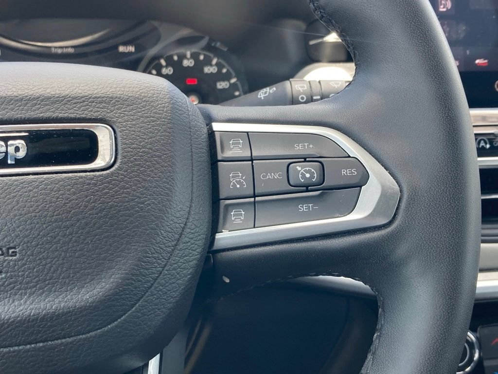 Used 2025 Jeep Compass Limited AWD/4WD image 15
