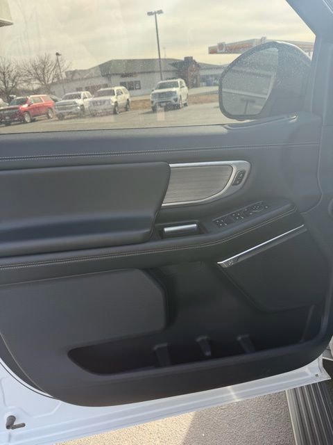 Used 2025 Ford Expedition Platinum image 9