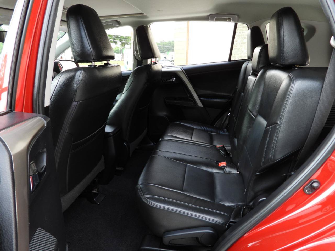 Used 2015 Toyota RAV4 XLE FWD image 34