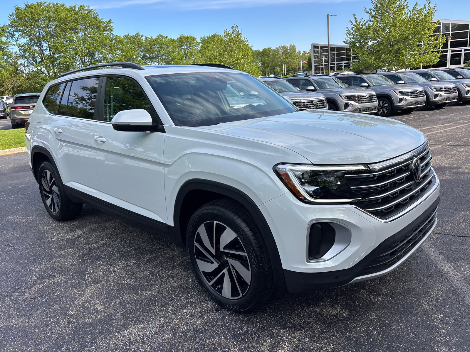New 2026 Volkswagen Atlas SE FWD image 3