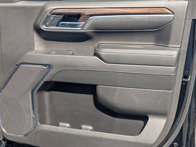 Used 2025 Chevrolet Silverado 1500 LT Trail Boss w/ Dark Appearance Package AWD/4WD image 13