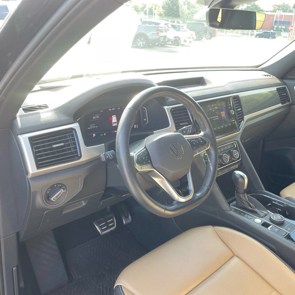 Used 2022 Volkswagen Atlas Cross Sport SEL R-Line AWD/4WD image 16