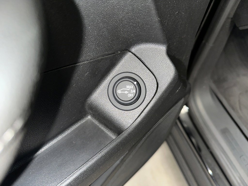 Certified 2022 GMC Terrain SLE w/ Driver Convenience Package image 9