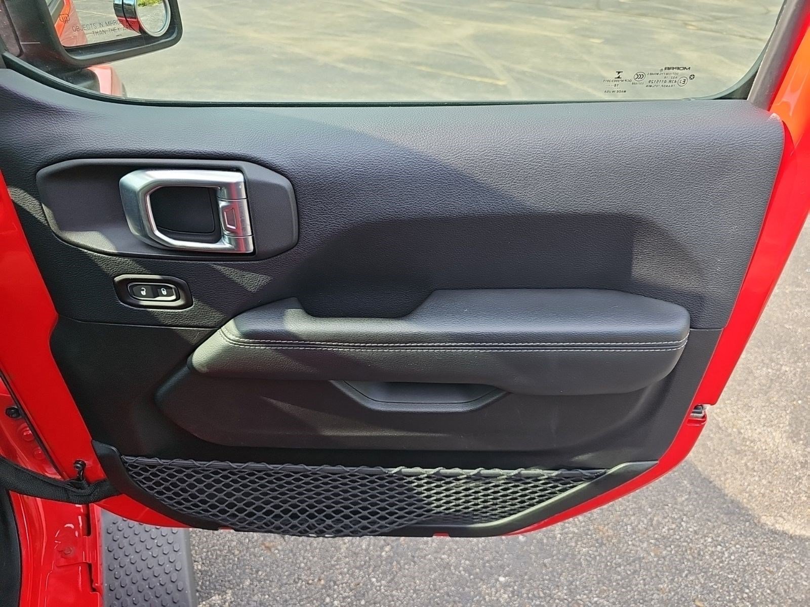 Used 2018 Jeep Wrangler Unlimited Sahara AWD/4WD image 14