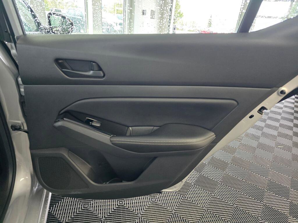 Used 2023 Nissan Altima 2.5 SV FWD image 39