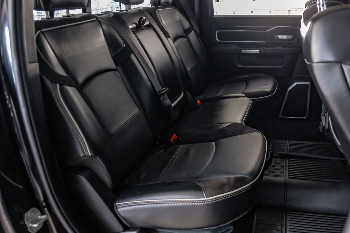 Used 2019 RAM 2500 Laramie w/ Black Appearance Package AWD/4WD image 33