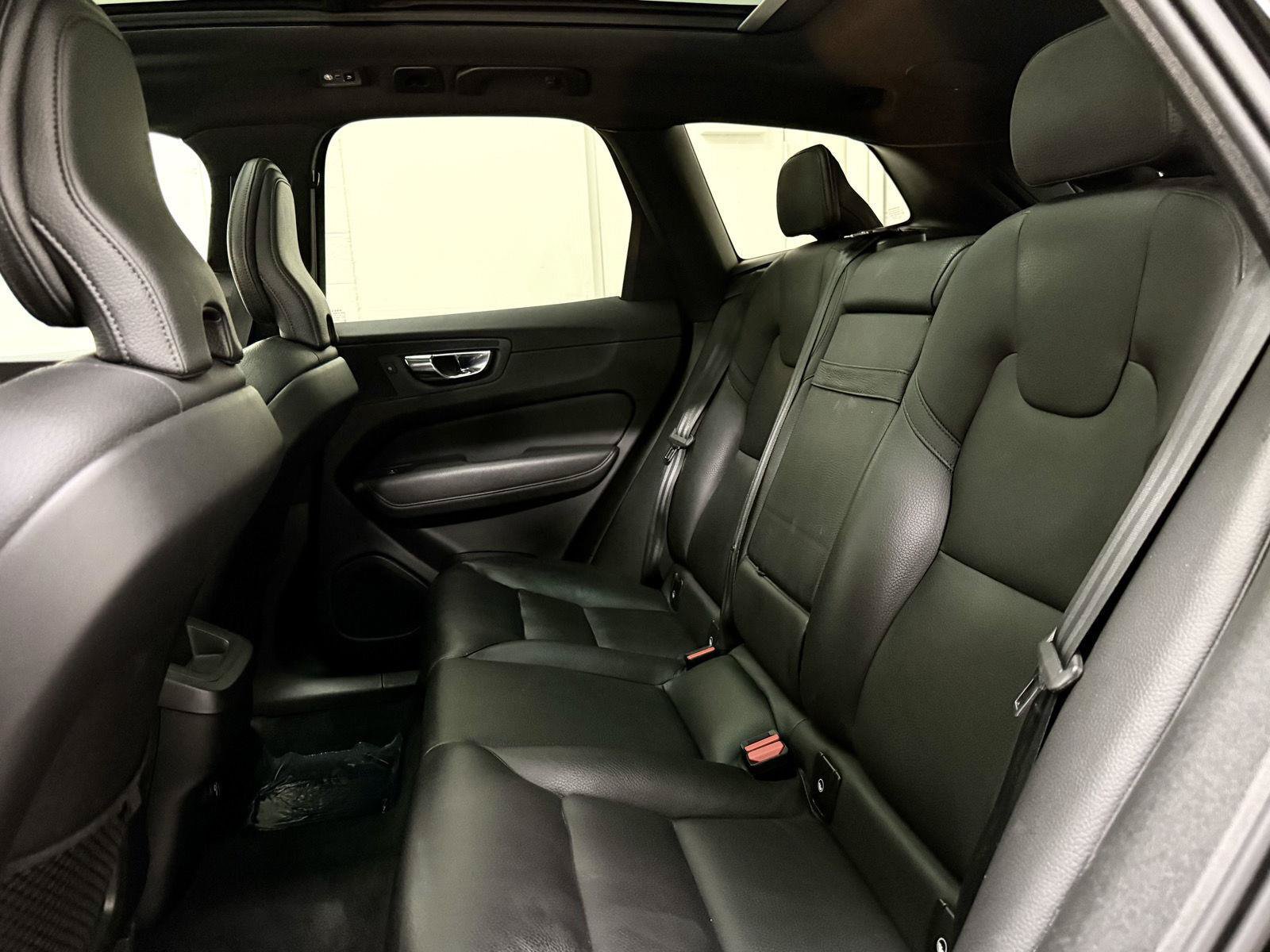 Used 2023 Volvo XC60 B5 Plus FWD image 17