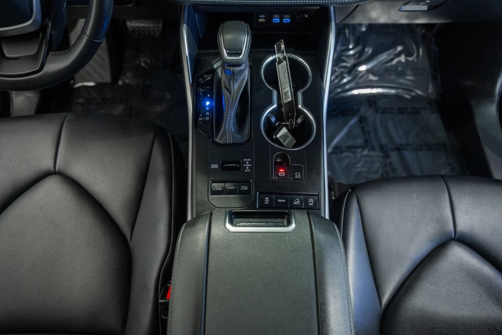 Used 2022 Toyota Highlander XLE AWD/4WD image 25