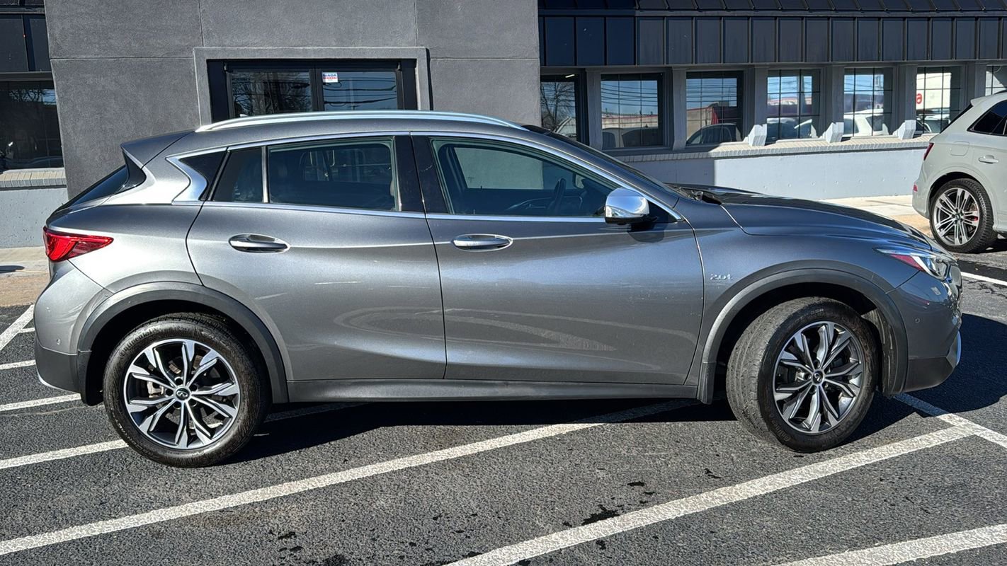 Used 2018 INFINITI QX30 Premium w/ Technology Package image 2