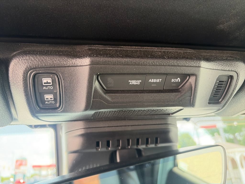 Used 2024 Jeep Wrangler Unlimited Sahara w/ Technology Group AWD/4WD image 41