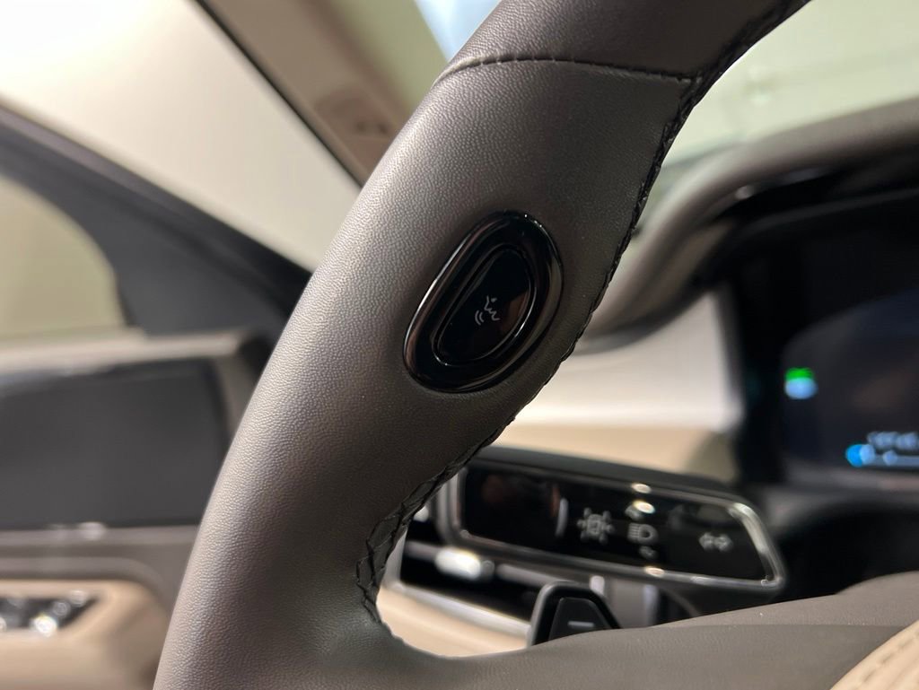 Used 2023 Lincoln Aviator AWD w/ Premium Package image 20