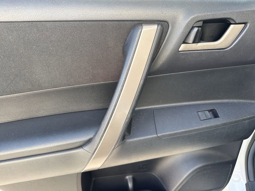 Used 2010 Toyota Highlander Sport image 12