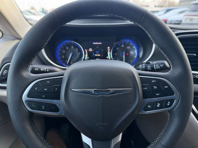 Certified 2024 Chrysler Pacifica Touring-L image 28