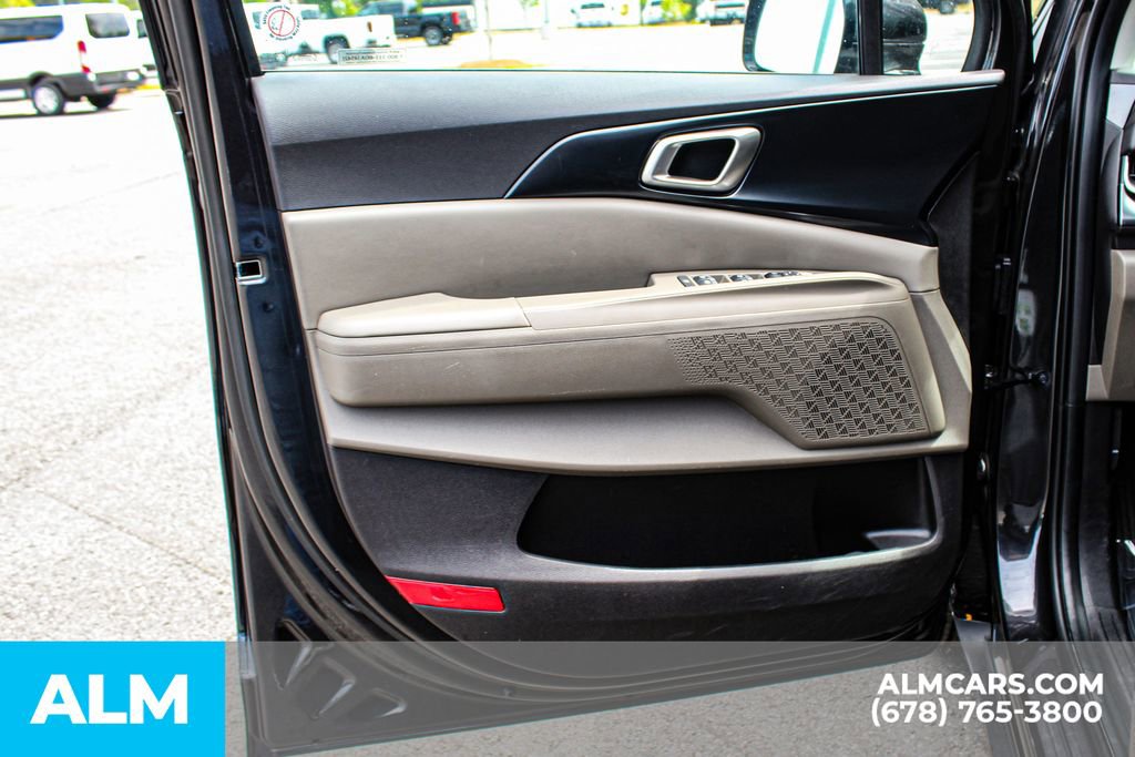 Used 2025 Kia Carnival FWD image 39