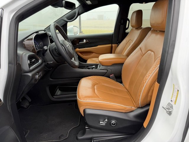 Used 2022 Chrysler Pacifica Pinnacle image 22