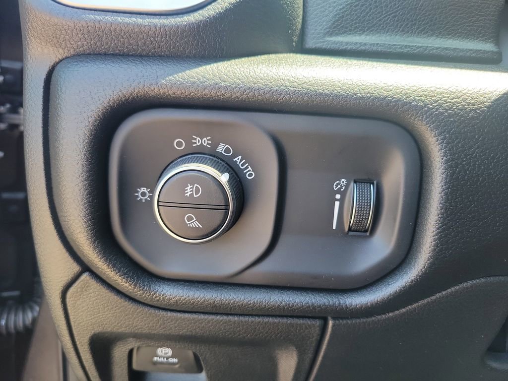 New 2026 RAM 1500 Express AWD/4WD image 23