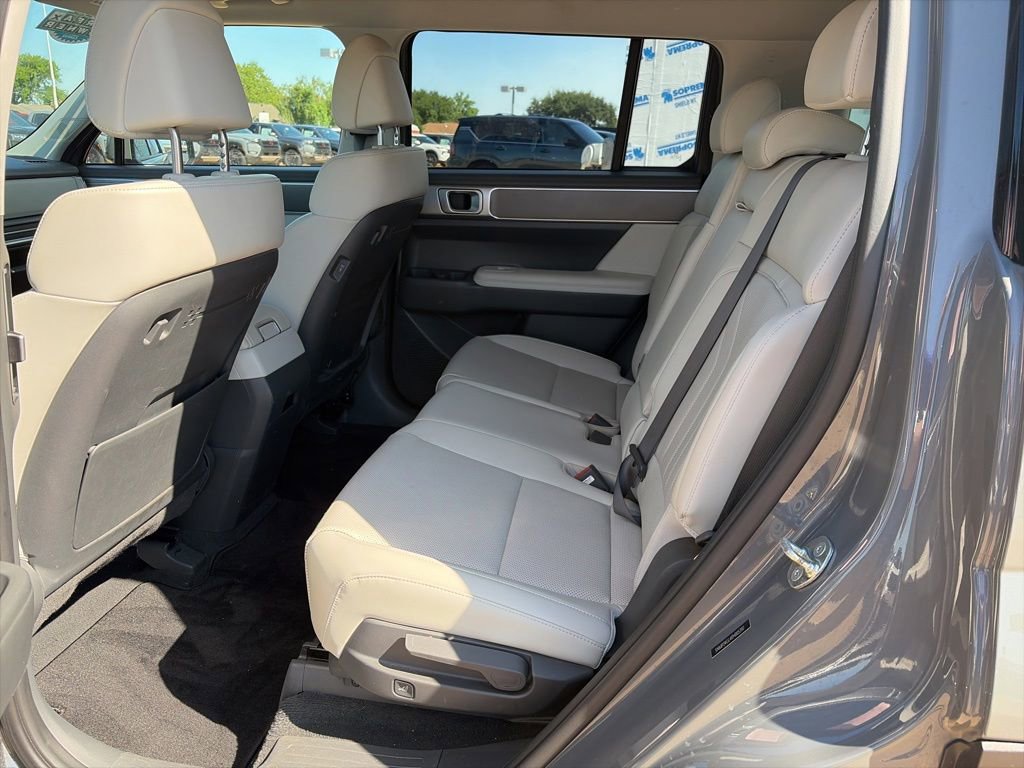 Used 2024 Hyundai Santa Fe SEL FWD image 8