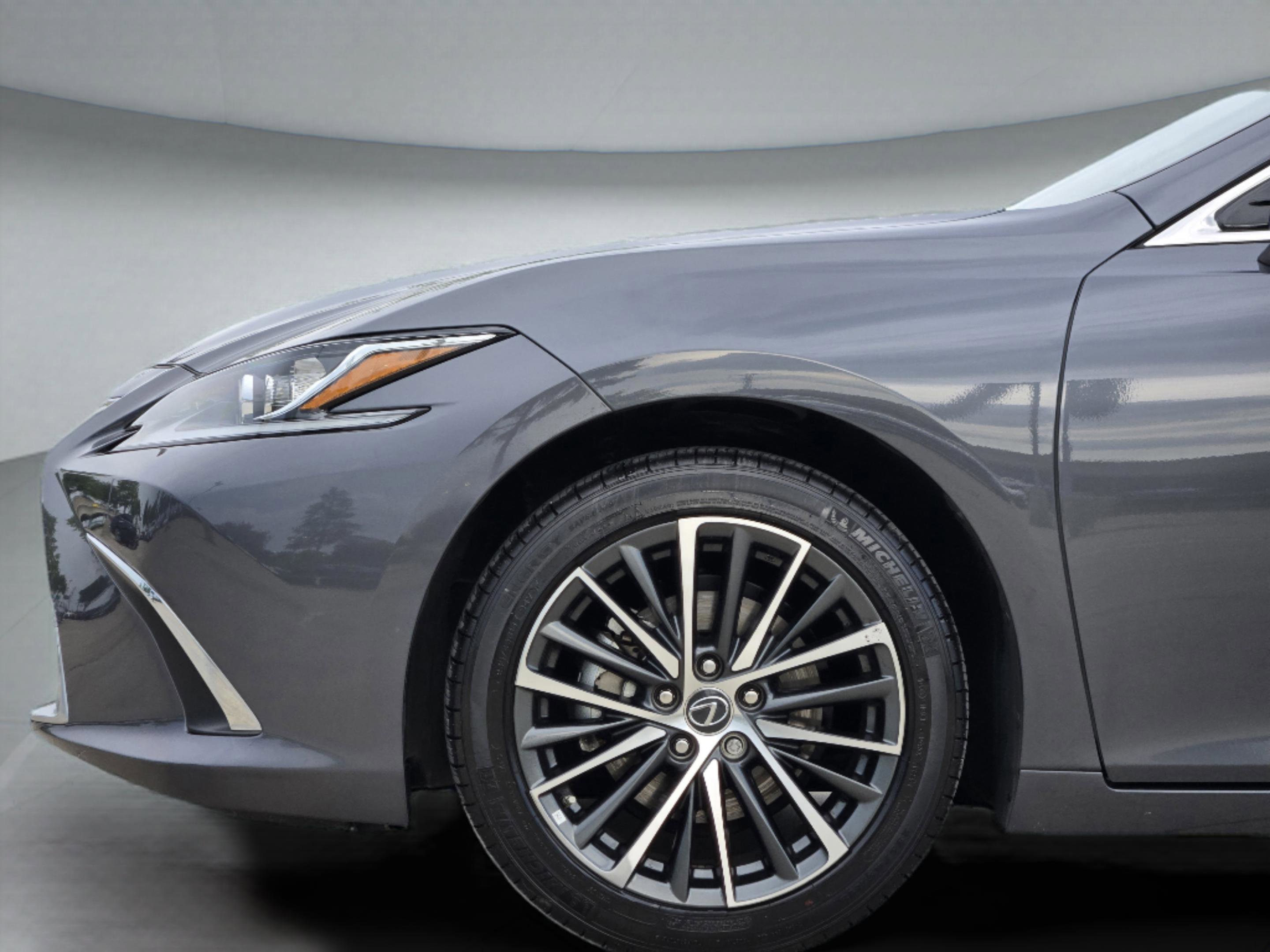 Used 2025 Lexus ES 350 Premium w/ Premium Package FWD image 39