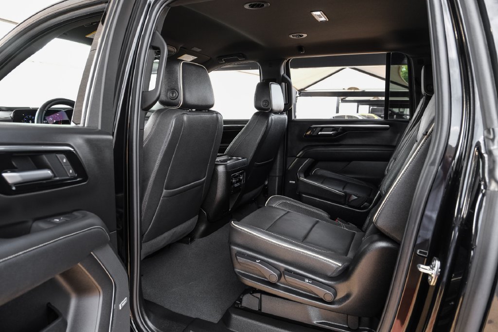 Used 2026 Chevrolet Suburban Premier RWD image 38