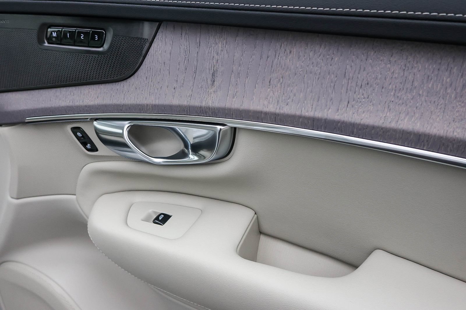 New 2026 Volvo XC90 T8 Ultra w/ Protection Package Premier AWD/4WD image 19
