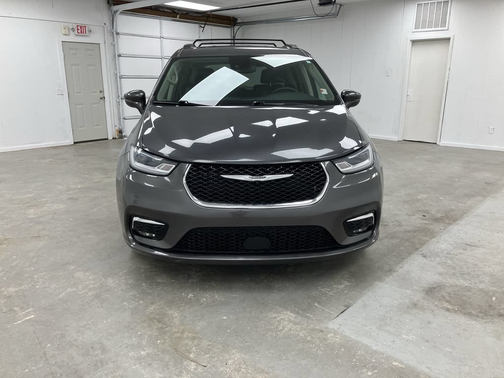 Used 2022 Chrysler Pacifica Touring-L FWD image 8