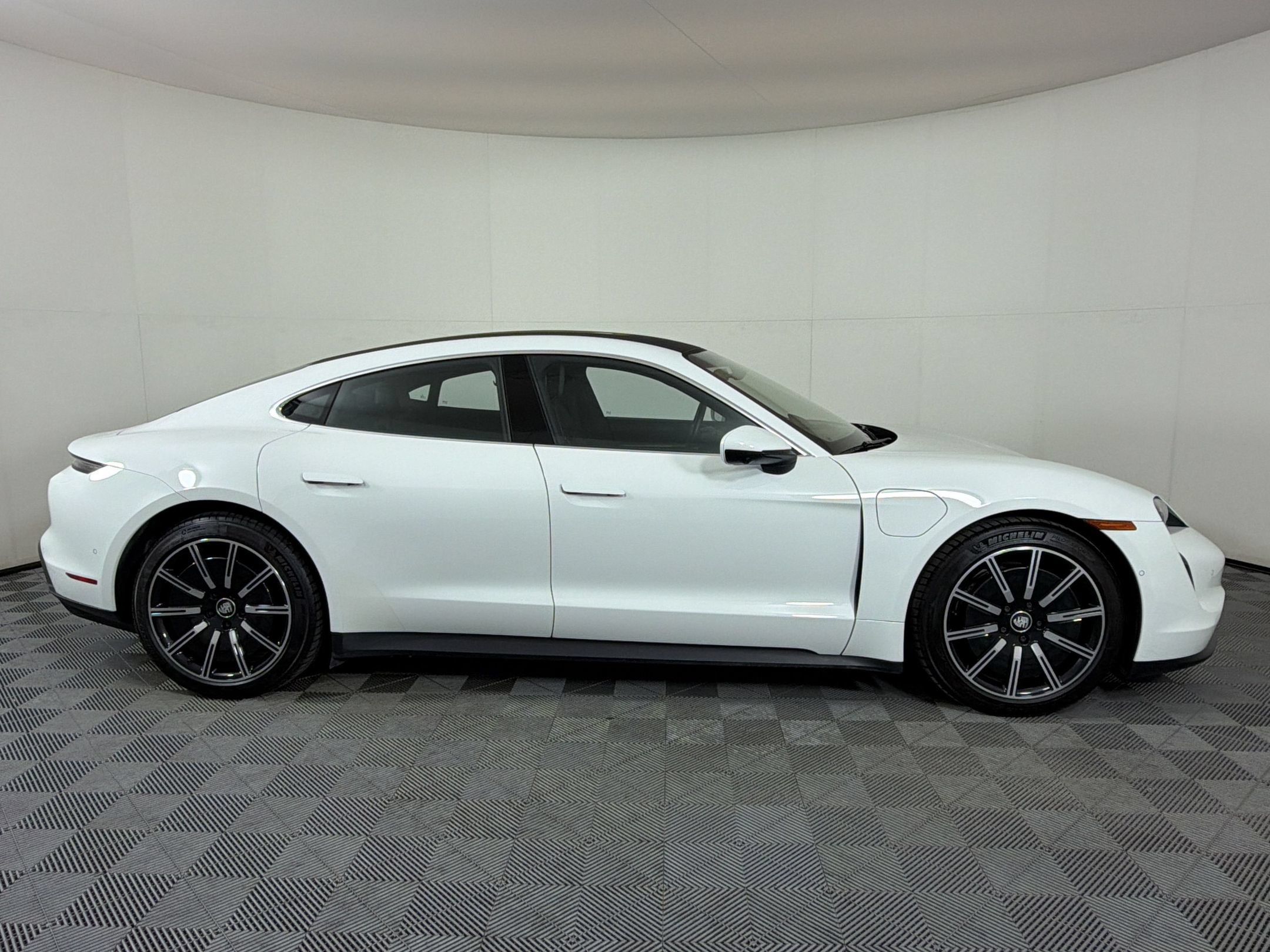 Certified 2020 Porsche Taycan 4S AWD/4WD image 9