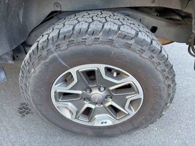 Used 2013 Jeep Wrangler Unlimited Rubicon w/ Connectivity Group AWD/4WD image 13
