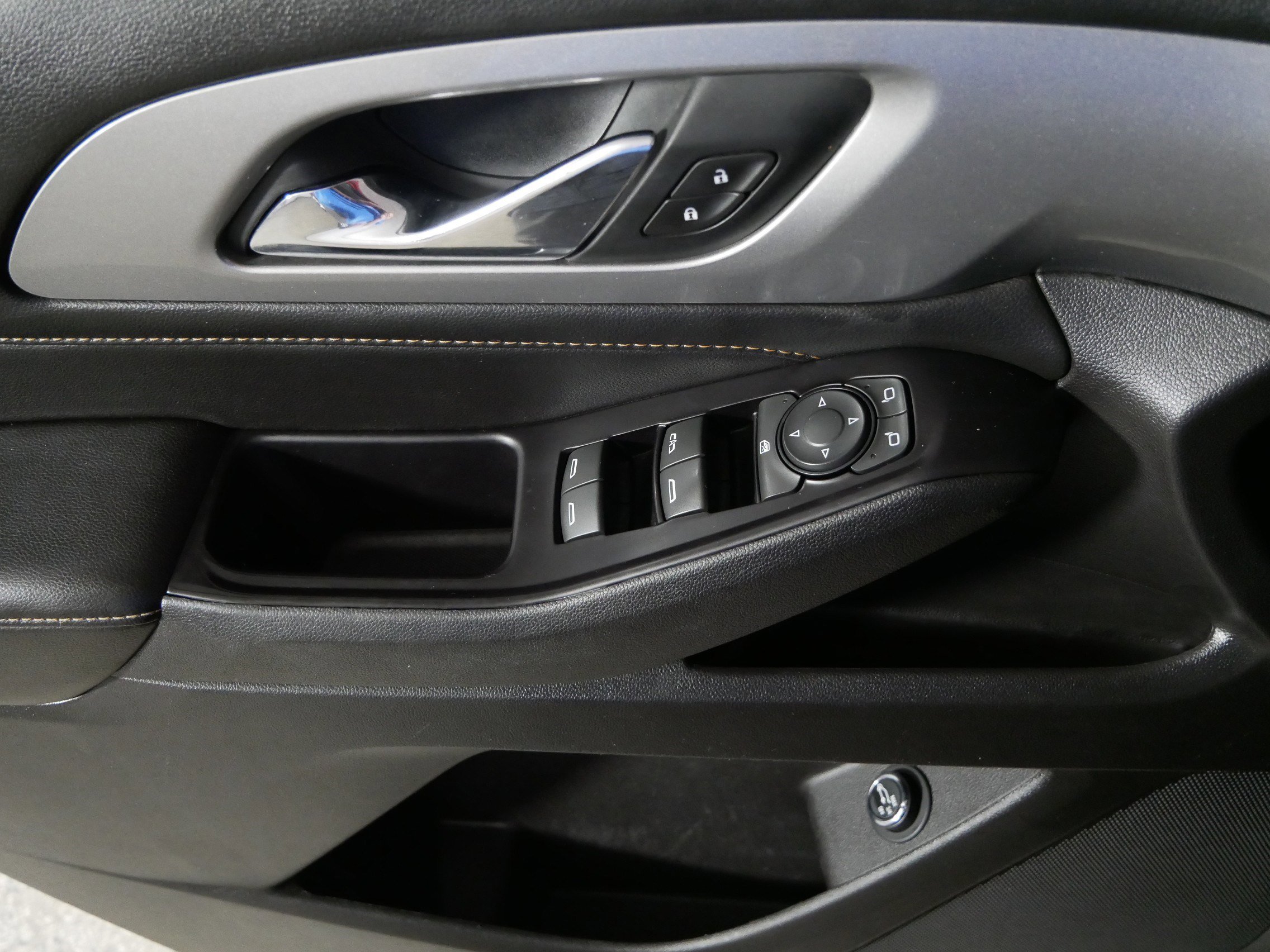 Used 2018 Chevrolet Traverse LT image 17