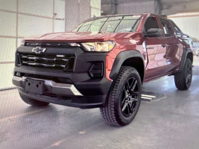 Used 2025 Chevrolet Colorado Trail Boss w/ Midnight Edition AWD/4WD image 3