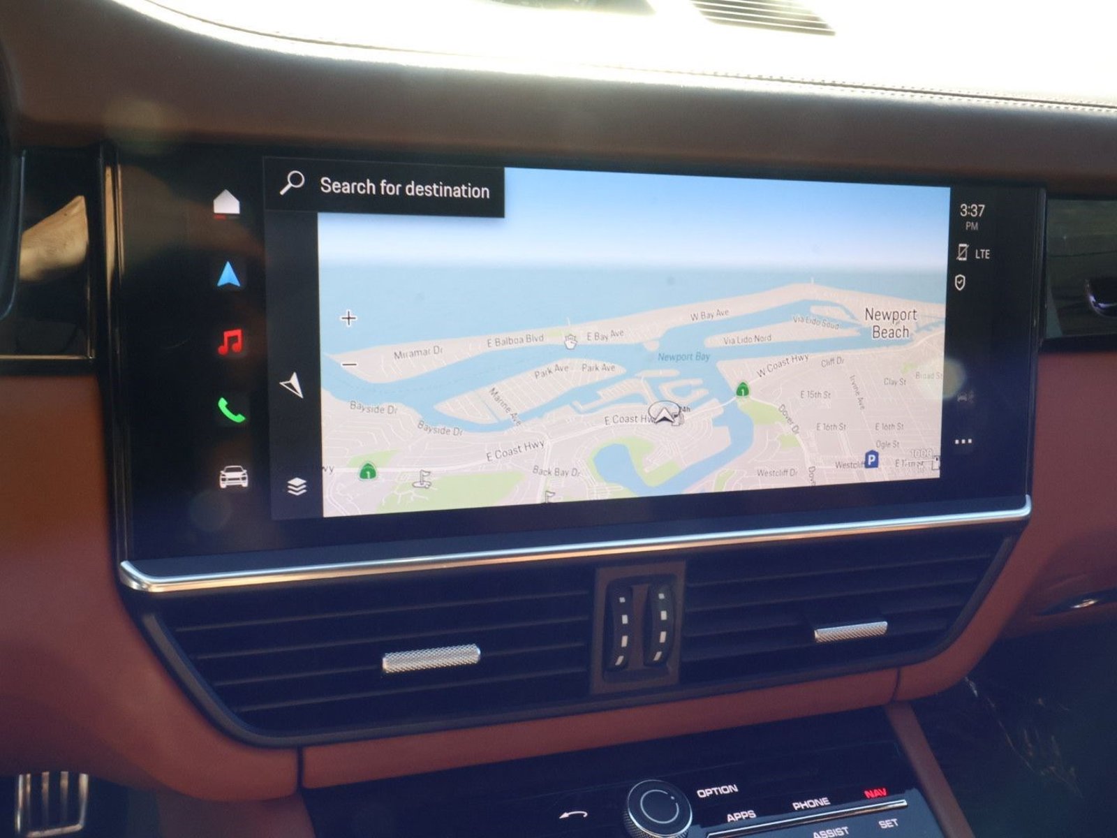 Certified 2022 Porsche Cayenne Turbo AWD/4WD image 17