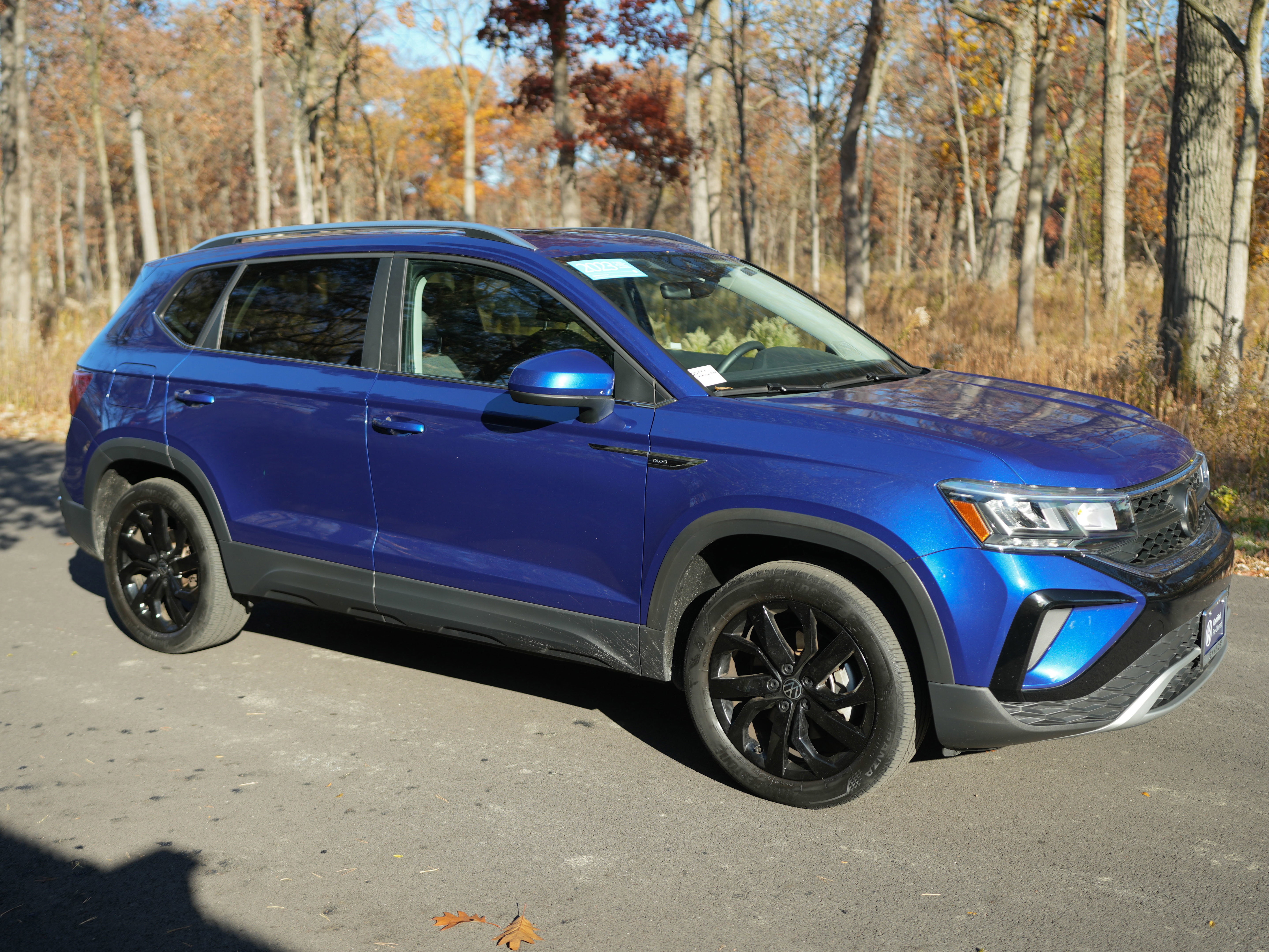 Used 2023 Volkswagen Taos SE w/ Panoramic Sunroof Package image 9