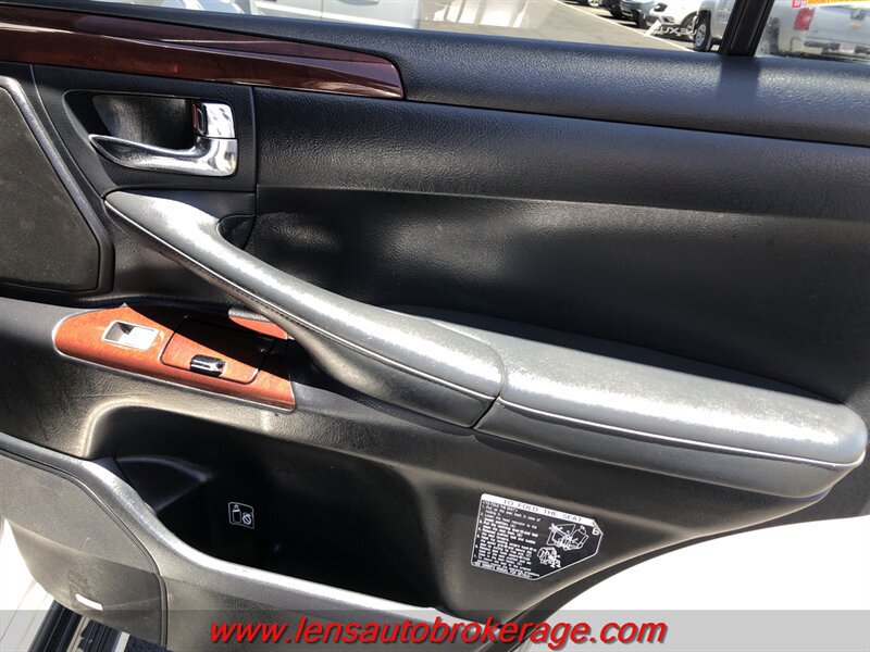 Used 2015 Lexus LX 570 4WD w/ Luxury Package image 21
