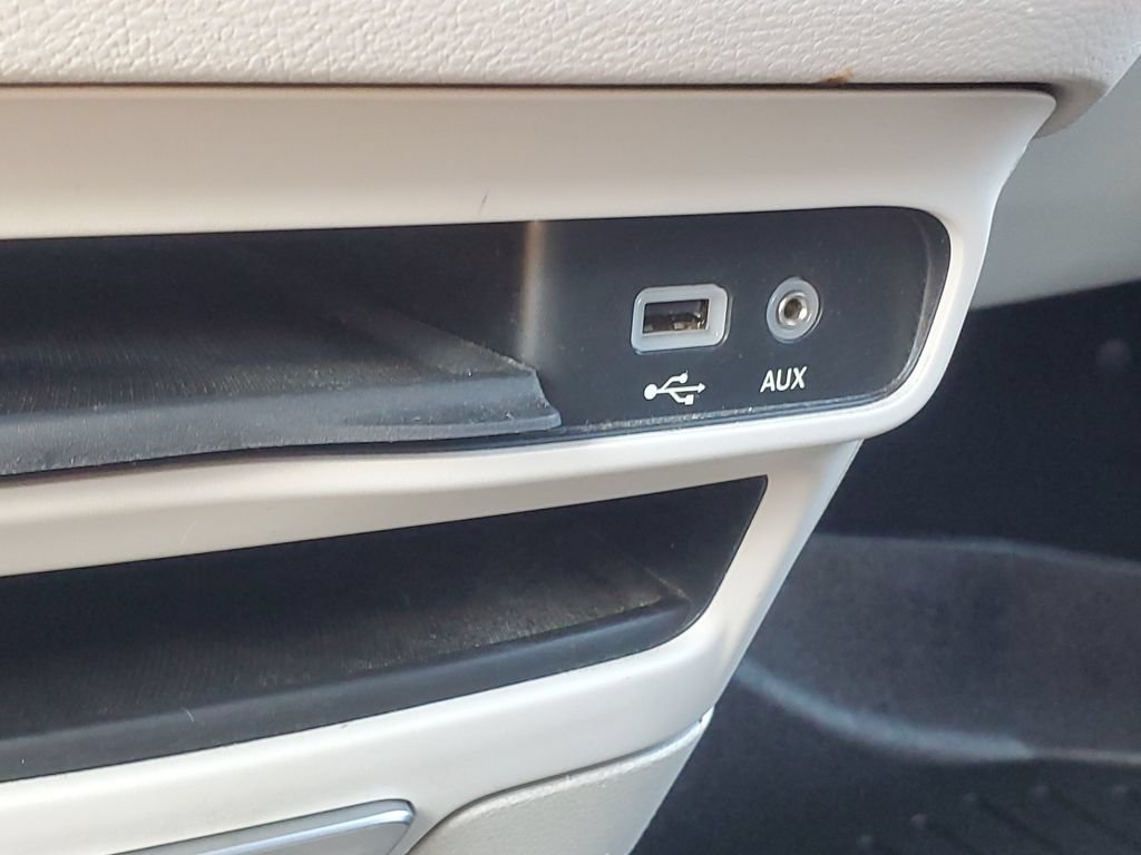 Used 2017 Chrysler Pacifica Touring FWD image 19