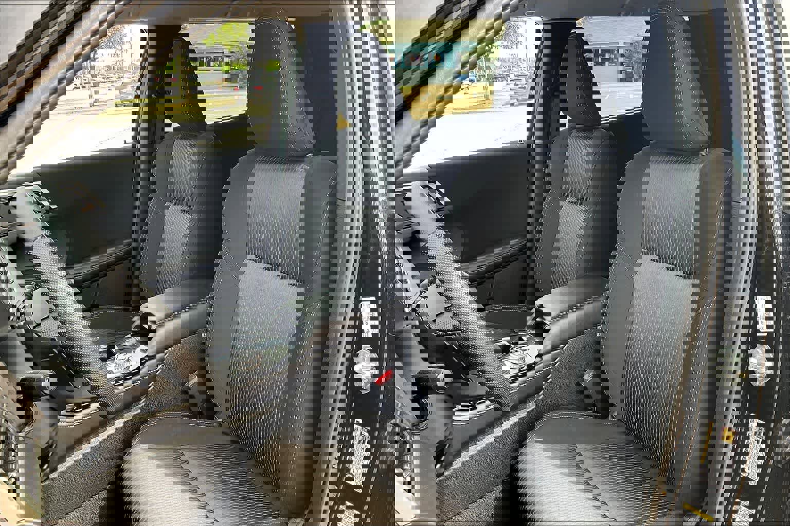 Used 2025 Mitsubishi Outlander ES image 11