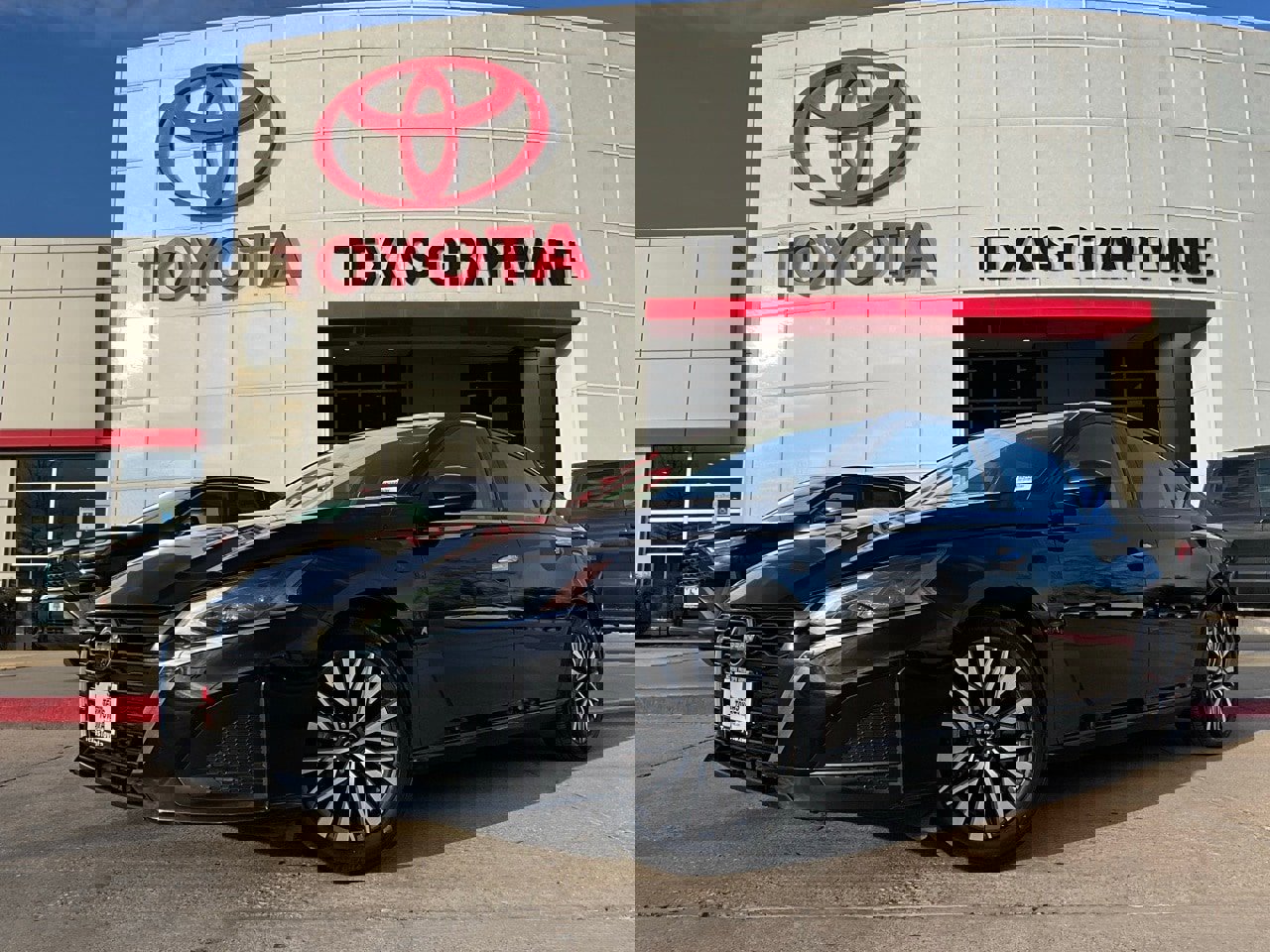 Used 2025 Nissan Altima 2.5 SV image 2