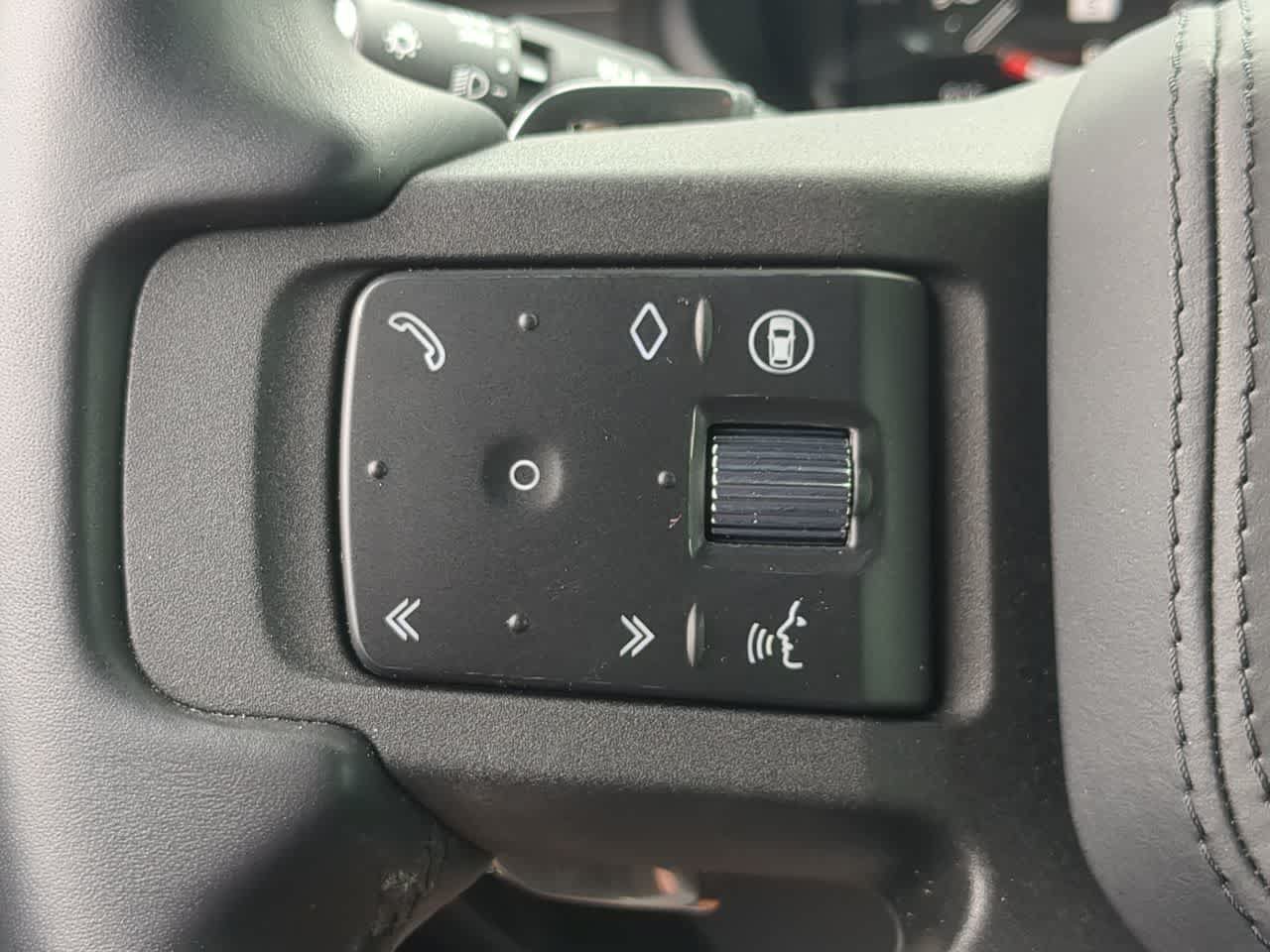 Certified 2025 Land Rover Defender 110 V8 AWD/4WD image 26