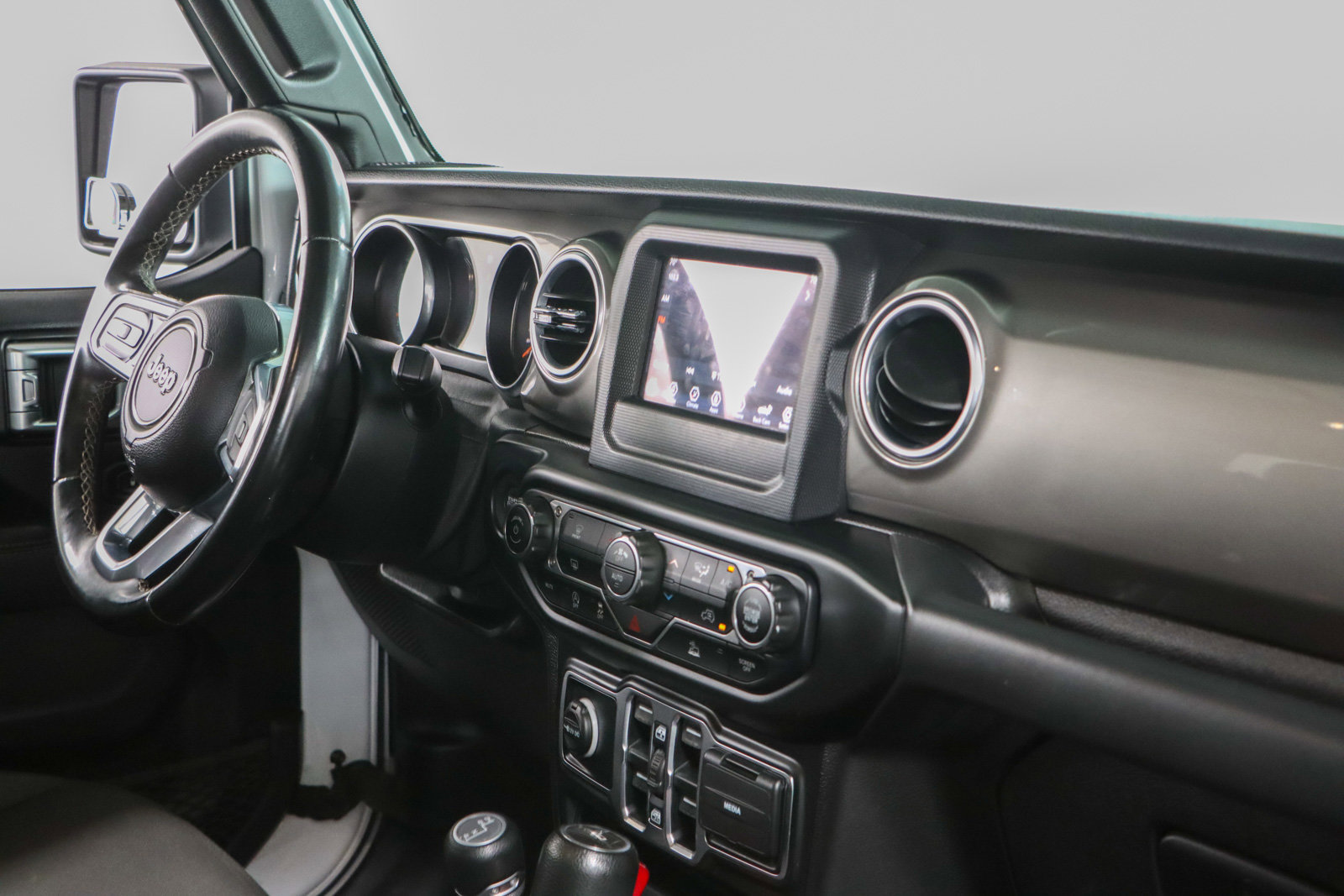 Used 2020 Jeep Gladiator Overland image 25