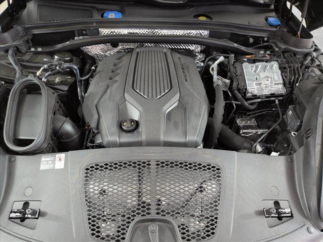Certified 2025 Porsche Macan Turbo image 23