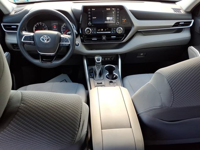 Used 2020 Toyota Highlander LE AWD/4WD image 10