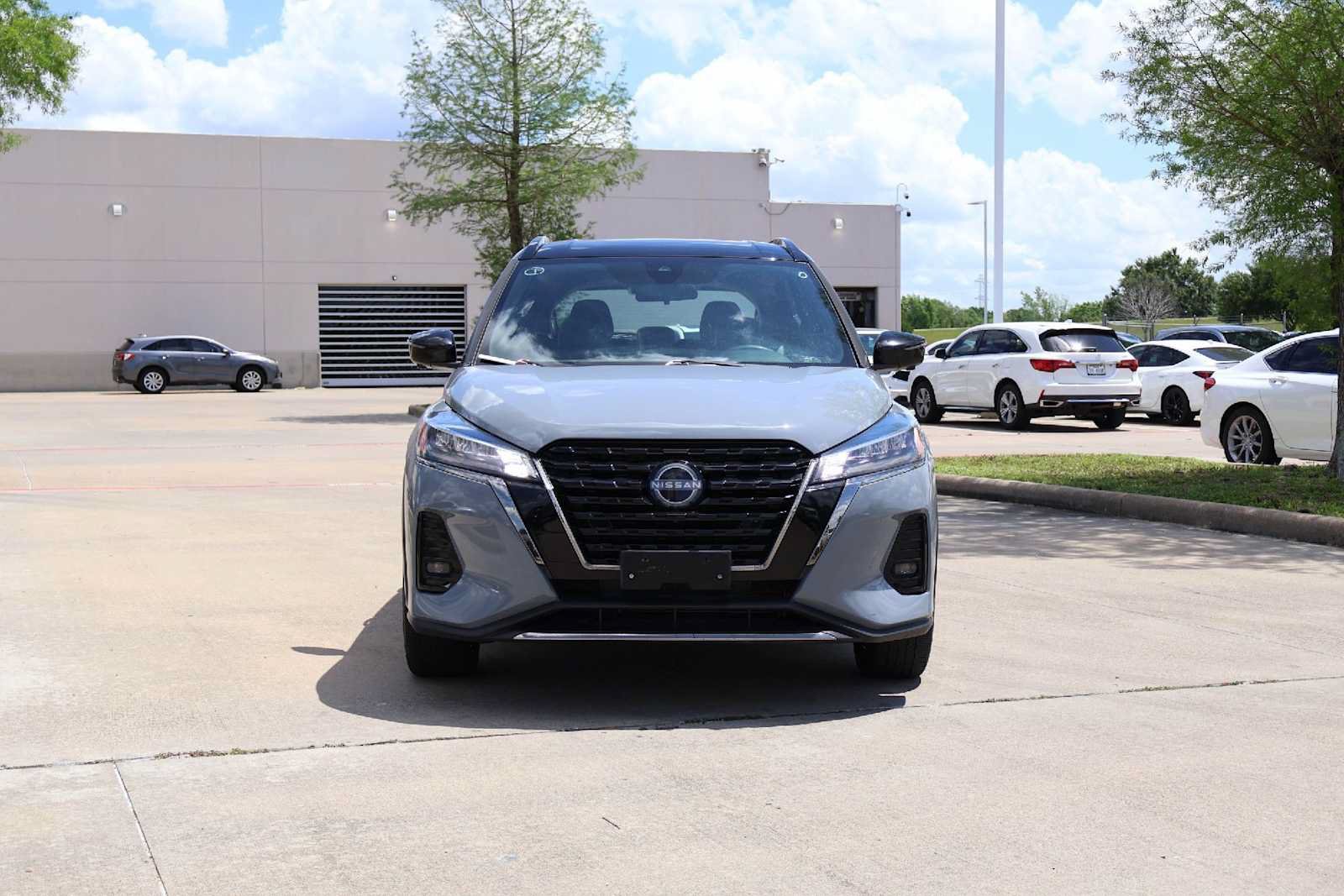 Used 2023 Nissan Kicks SR w/ SR Premium Package FWD image 6