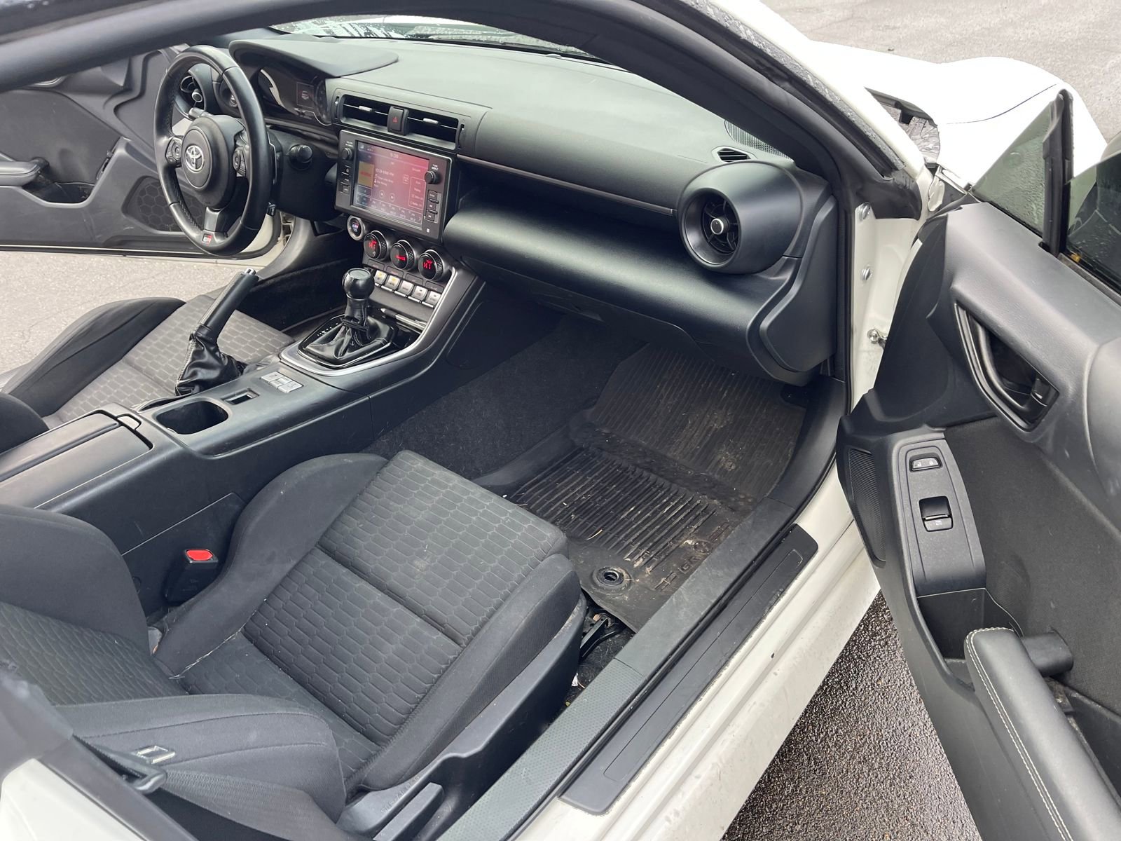 Used 2022 Toyota GR86 w/ ALL Weather Mat Package (TMS) image 8