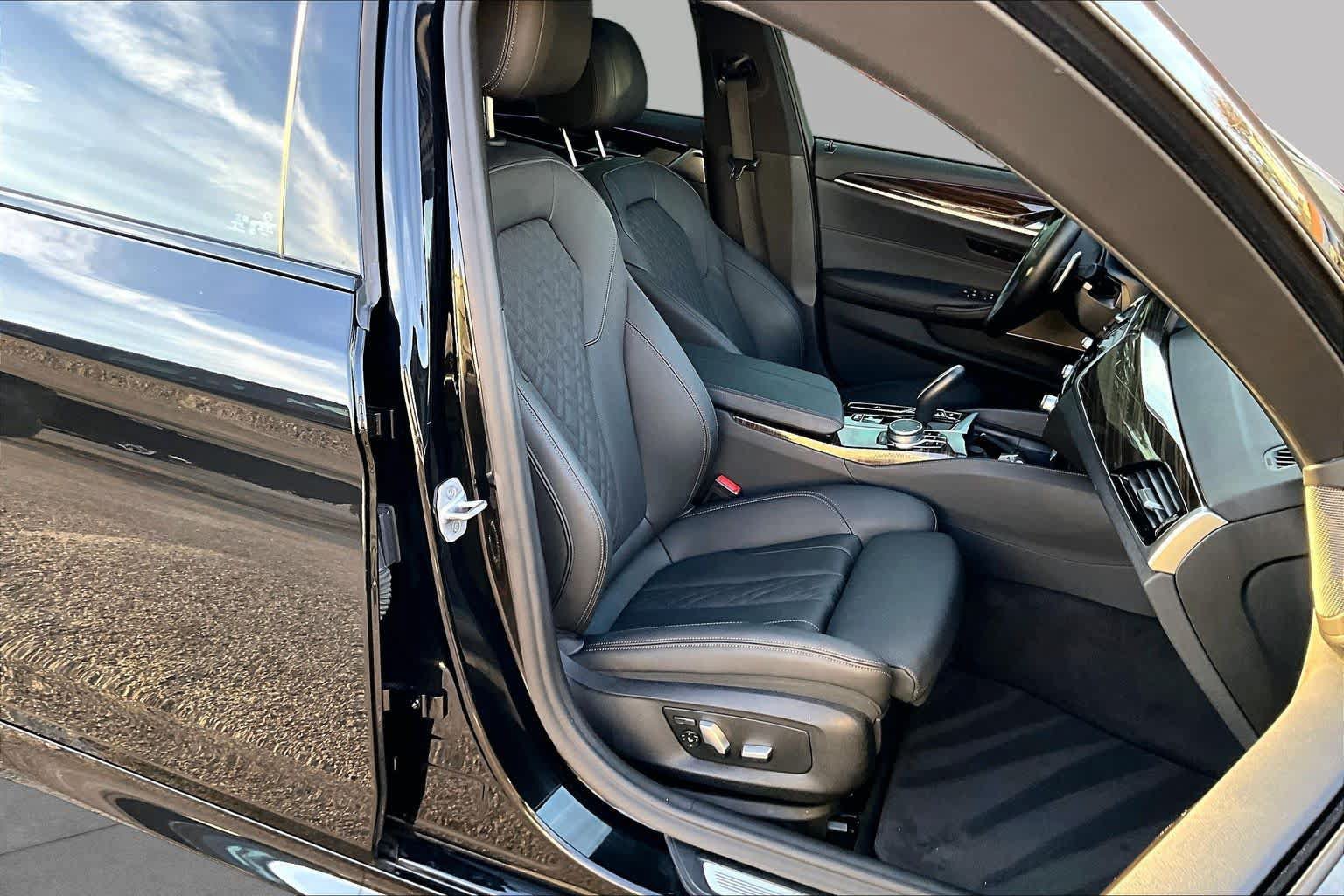 Used 2022 BMW 540i w/ M Sport Package RWD image 8