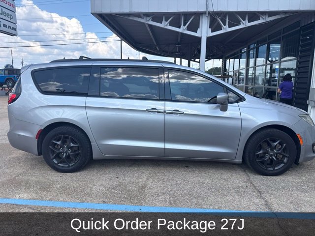 Used 2020 Chrysler Pacifica Touring-L Plus FWD image 6