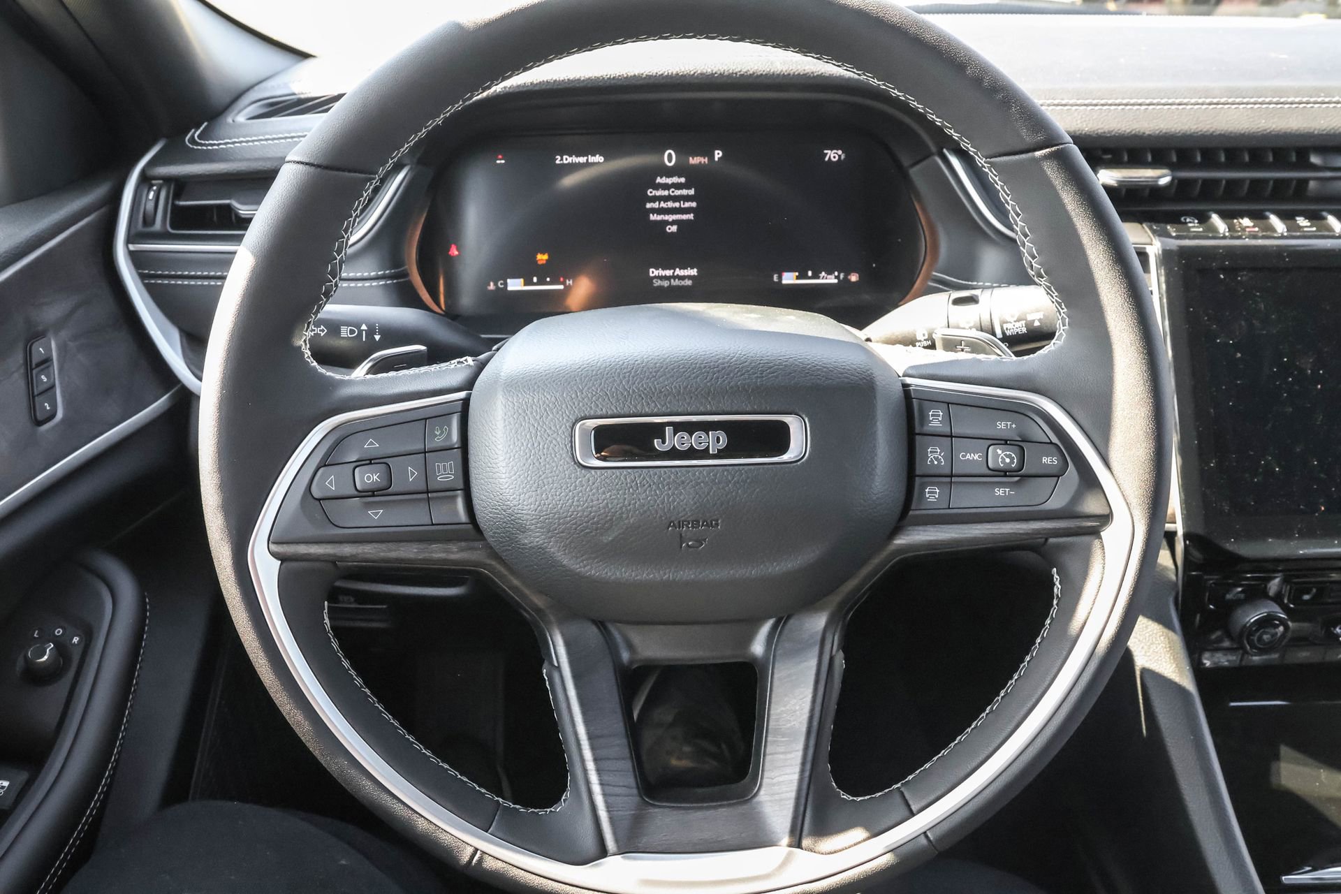 New 2025 Jeep Grand Cherokee Limited w/ Luxury Tech Group II image 27