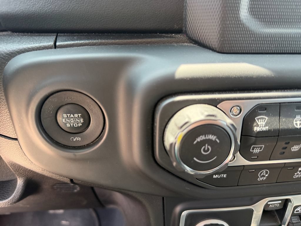 Used 2018 Jeep Wrangler Unlimited Sahara w/ Dual Top Group AWD/4WD image 20