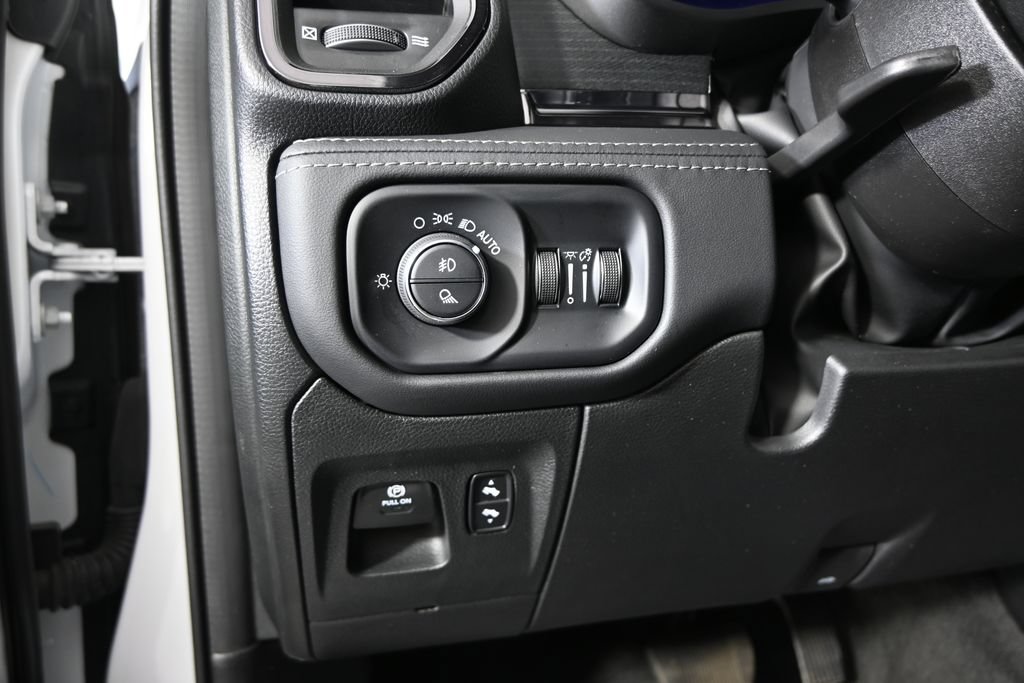 Used 2024 RAM 1500 Limited AWD/4WD image 24