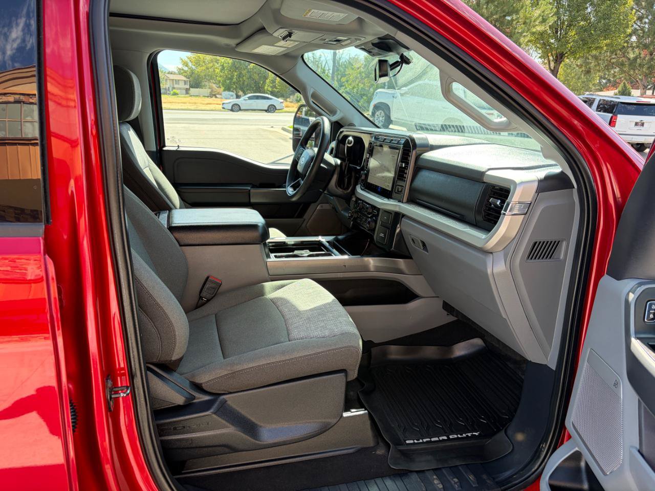 Used 2023 Ford F350 XLT w/ XLT Premium Package AWD/4WD image 7