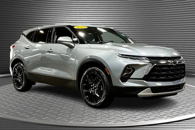 Used 2023 Chevrolet Blazer LT FWD image 3