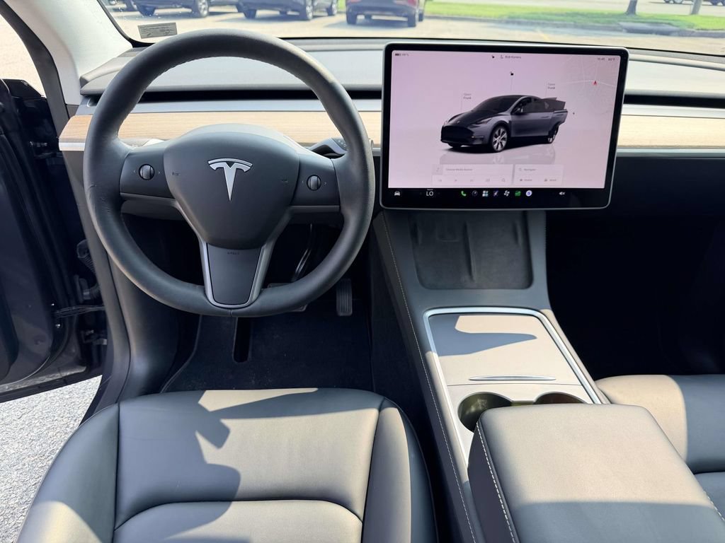 Used 2023 Tesla Model Y Long Range AWD/4WD image 2